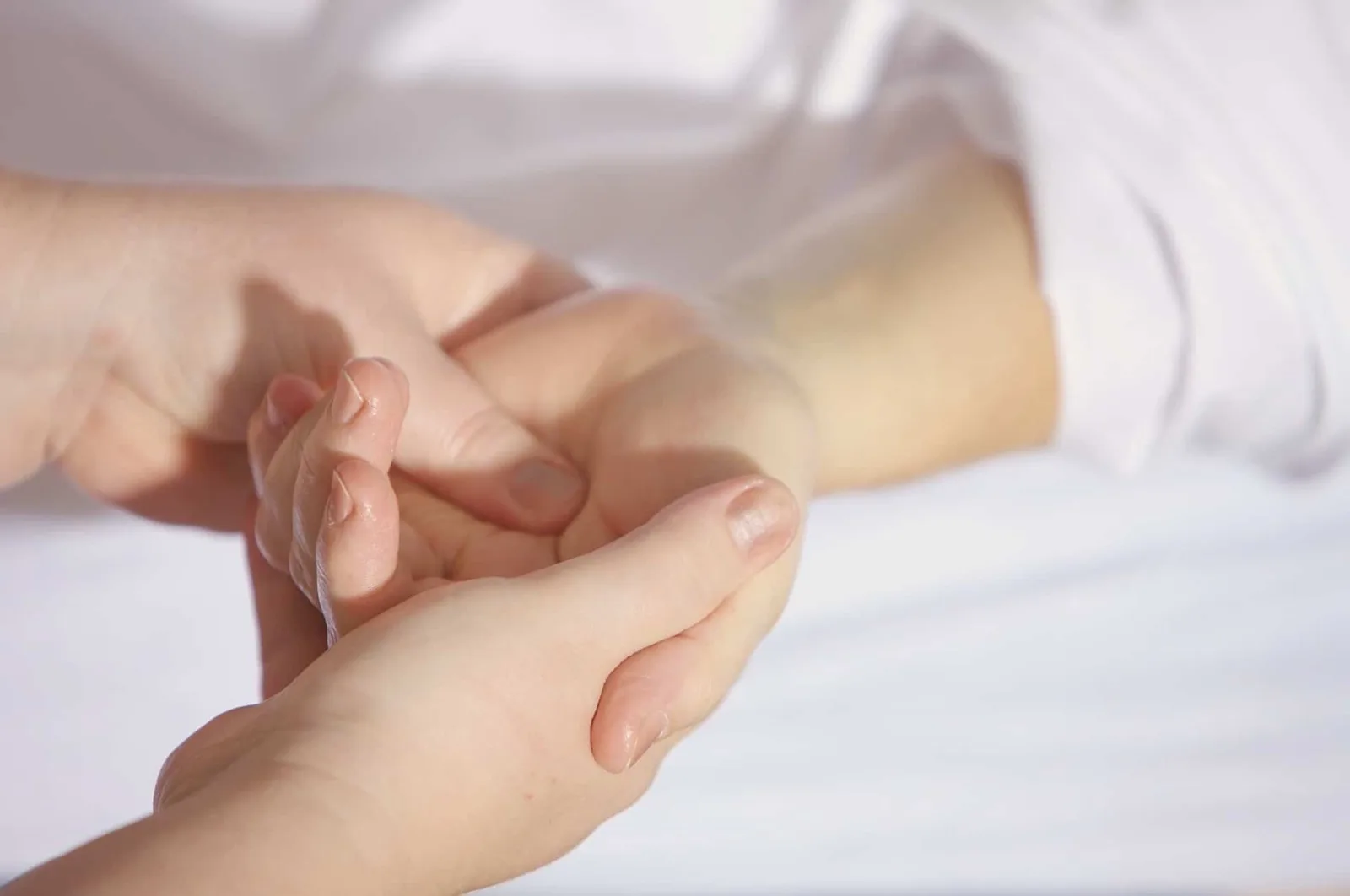 Carpal Tunnel Syndrome: Causes, Symptoms, and How Chiropractic Can Help